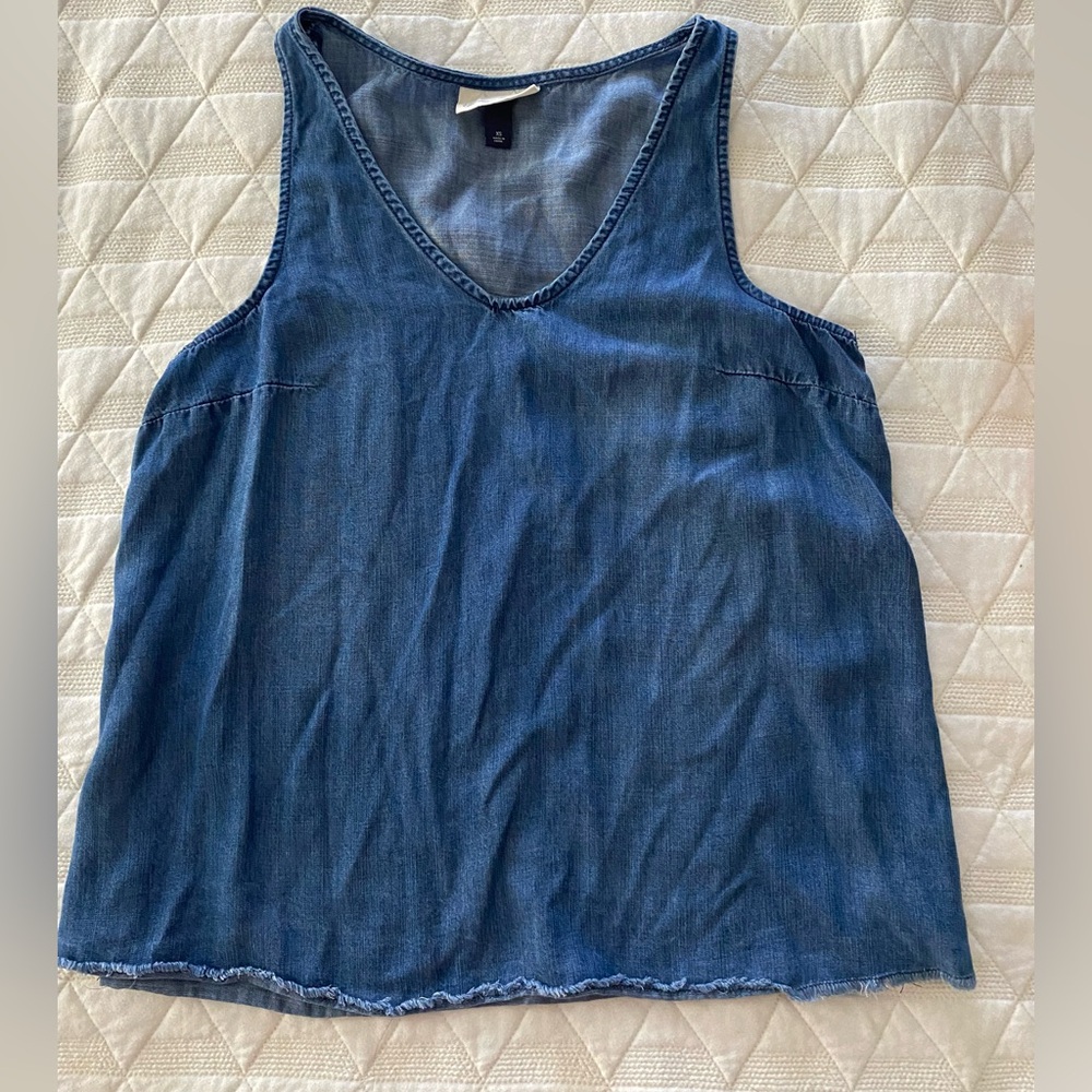 Universal Thread Women’s XS blue Jean sleeveless top